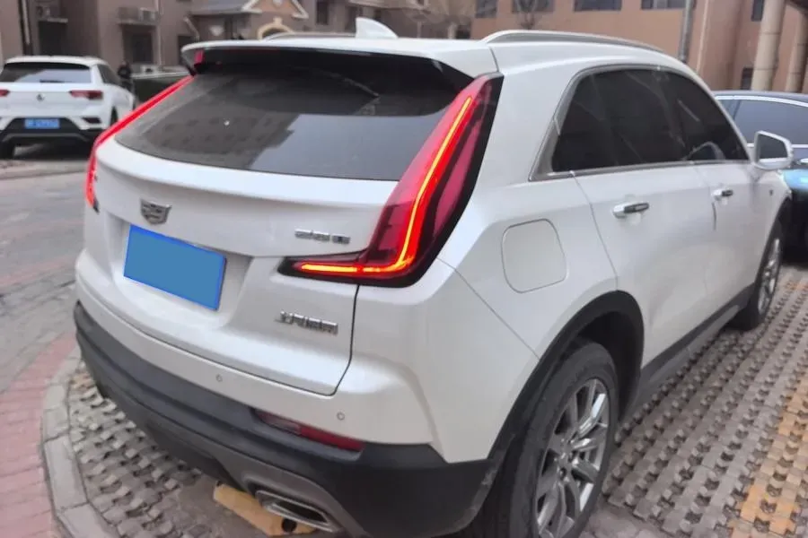 2022 Cadillac XT4 2.0T 237HP L4 9AT,autocango,china used car exporter,china ev exporter,chinese used car exporter,chinese used ev exporter