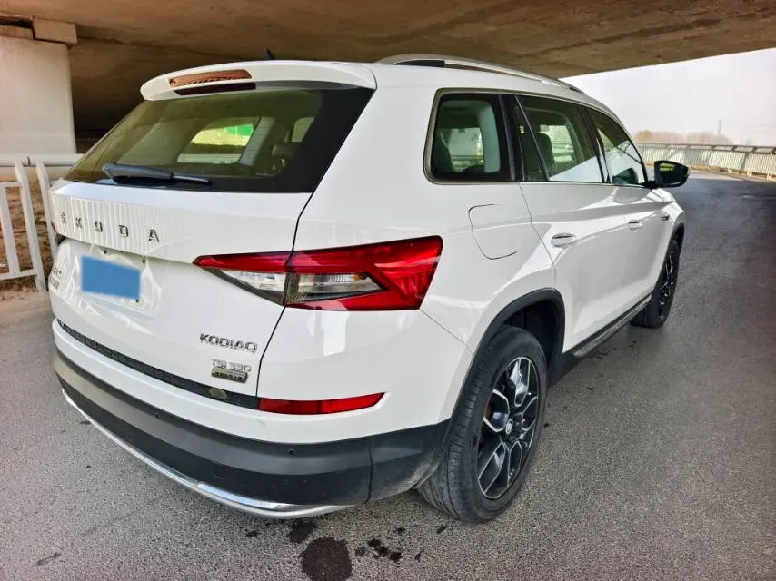 2021 Skoda Kodiak 2.0T 186HP L4 7DCT,autocango,china used car exporter,china ev exporter,chinese used car exporter,chinese used ev exporter