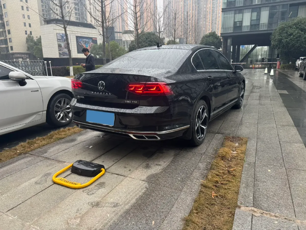 2025 Volkswagen Magotan 1.4T 150HP L4 7DCT,autocango,china used car exporter,china ev exporter,chinese used car exporter,chinese used ev exporter