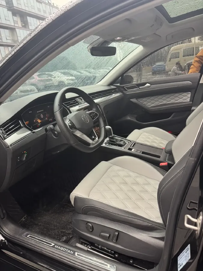 2025 Volkswagen Magotan 1.4T 150HP L4 7DCT,autocango,china used car exporter,china ev exporter,chinese used car exporter,chinese used ev exporter