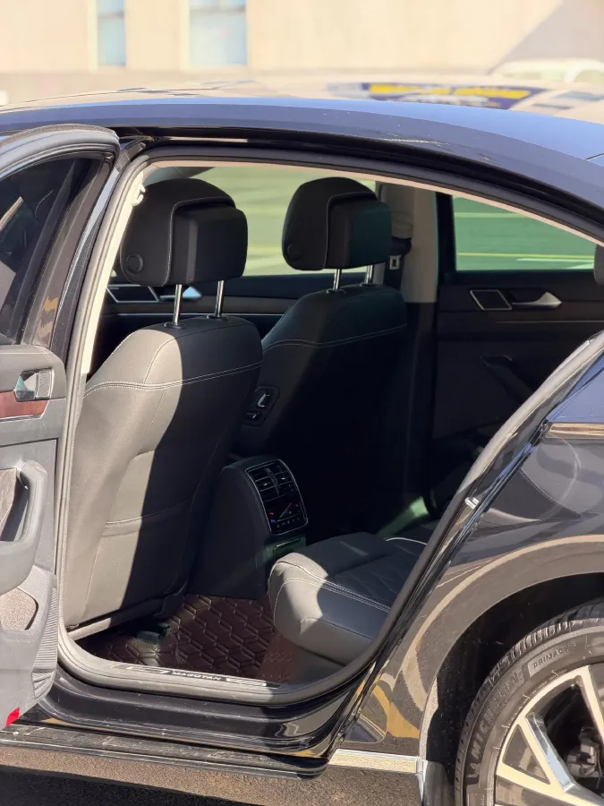 2020 Volkswagen Magotan 2.0T 220HP L4 7DCT,autocango,china used car exporter,china ev exporter,chinese used car exporter,chinese used ev exporter