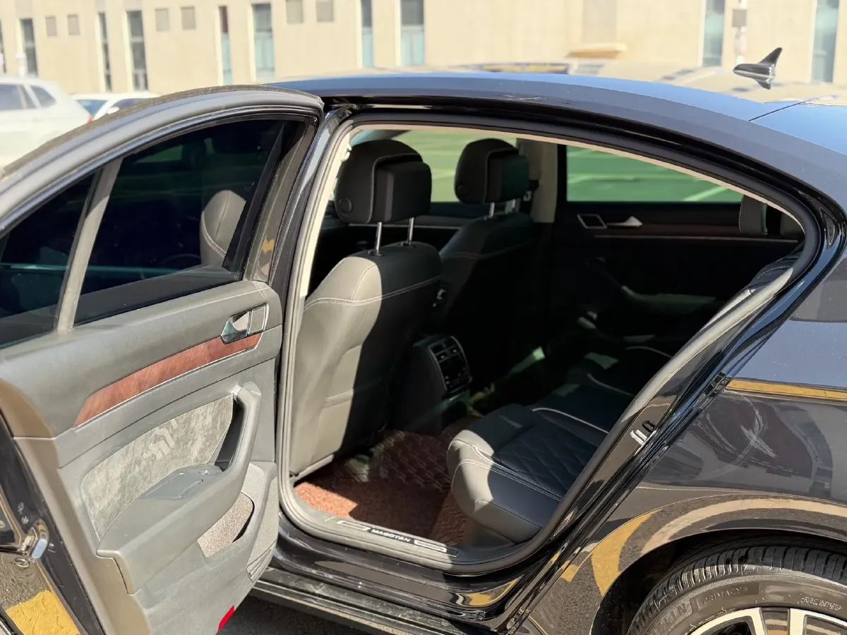 2020 Volkswagen Magotan 2.0T 220HP L4 7DCT,autocango,china used car exporter,china ev exporter,chinese used car exporter,chinese used ev exporter