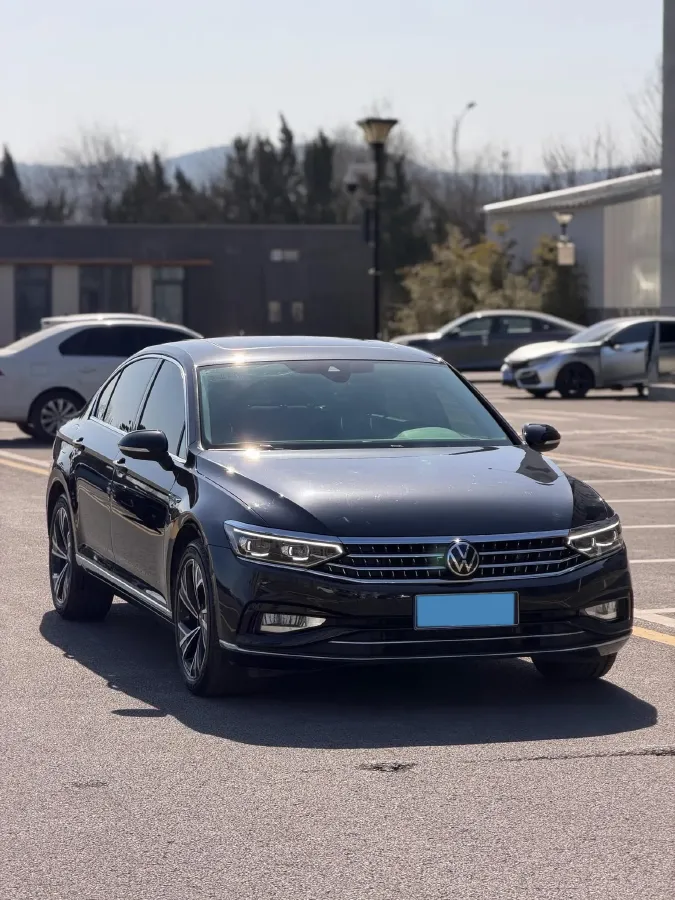 2020 Volkswagen Magotan 2.0T 220HP L4 7DCT,autocango,china used car exporter,china ev exporter,chinese used car exporter,chinese used ev exporter