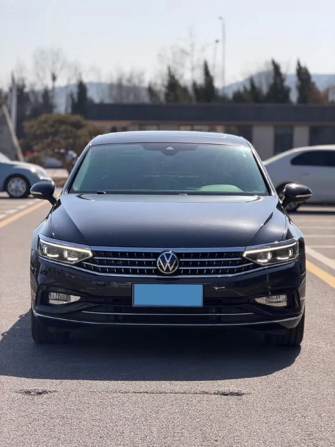 2020 Volkswagen Magotan 2.0T 220HP L4 7DCT,autocango,china used car exporter,china ev exporter,chinese used car exporter,chinese used ev exporter