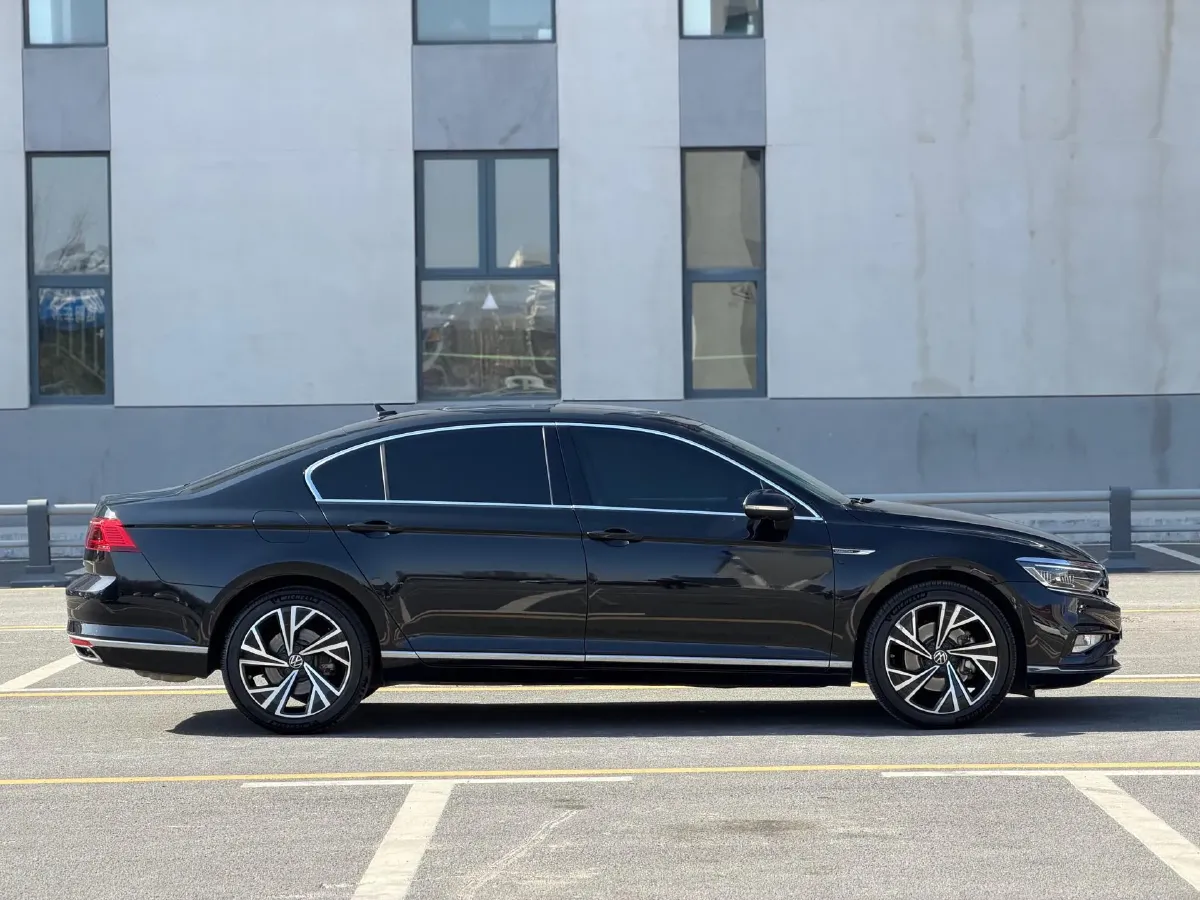 2020 Volkswagen Magotan 2.0T 220HP L4 7DCT,autocango,china used car exporter,china ev exporter,chinese used car exporter,chinese used ev exporter