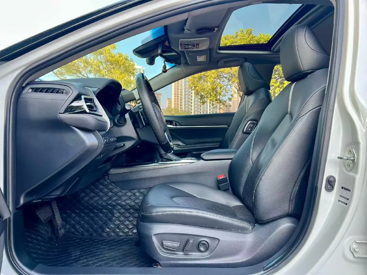 2021 Toyota Camry 2.5L 209HP L4 8AT,autocango,china used car exporter,china ev exporter,chinese used car exporter,chinese used ev exporter