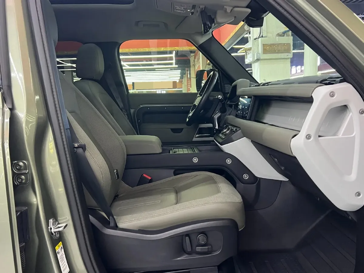 2020 Land Rover Defender 3.0T 400HP L6 8AT,autocango,china used car exporter,china ev exporter,chinese used car exporter,chinese used ev exporter