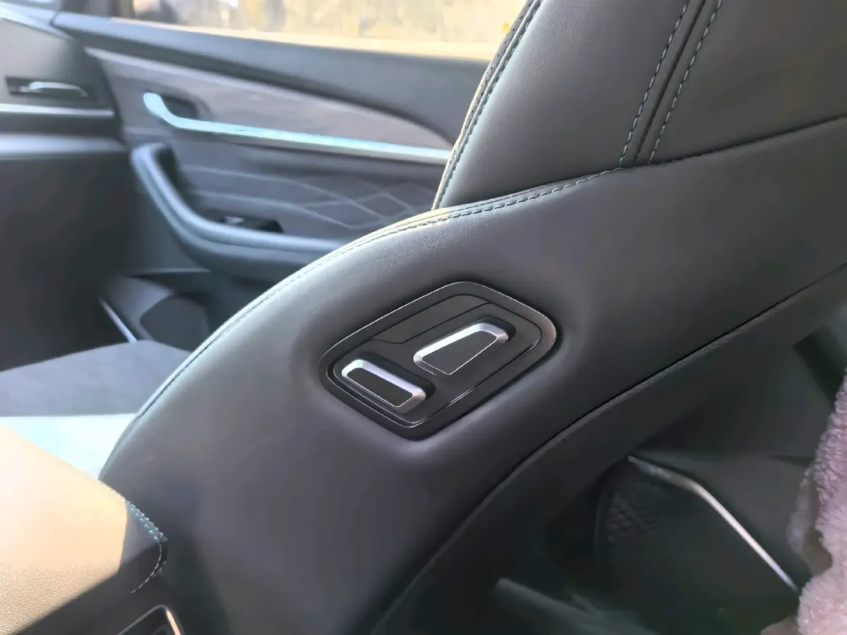 2025 Geely Monjaro 2.0T 238HP L4 8AT,autocango,china used car exporter,china ev exporter,chinese used car exporter,chinese used ev exporter