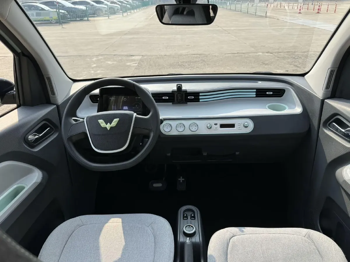 2021 WuLing HongGuang MINI EV BEV 13.9KWH,autocango,china used car exporter,china ev exporter,chinese used car exporter,chinese used ev exporter