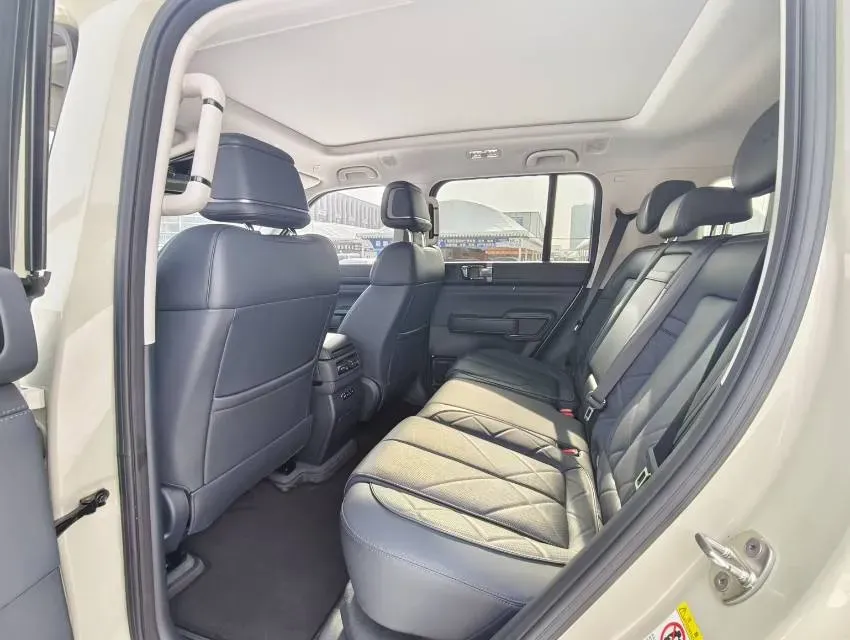 2025 FangChengBao Bao 5 1.5T 194HP L4 E-CVT PHEV 31.8KWH,autocango,china used car exporter,china ev exporter,chinese used car exporter,chinese used ev exporter