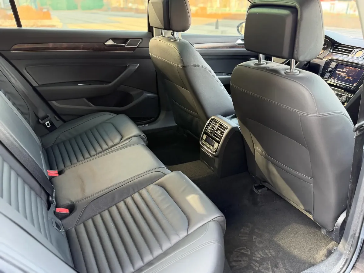 2019 Volkswagen Magotan 2.0T 186HP L4 7DCT,autocango,china used car exporter,china ev exporter,chinese used car exporter,chinese used ev exporter