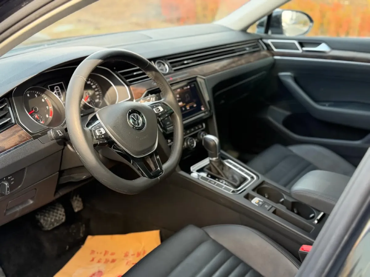 2019 Volkswagen Magotan 2.0T 186HP L4 7DCT,autocango,china used car exporter,china ev exporter,chinese used car exporter,chinese used ev exporter