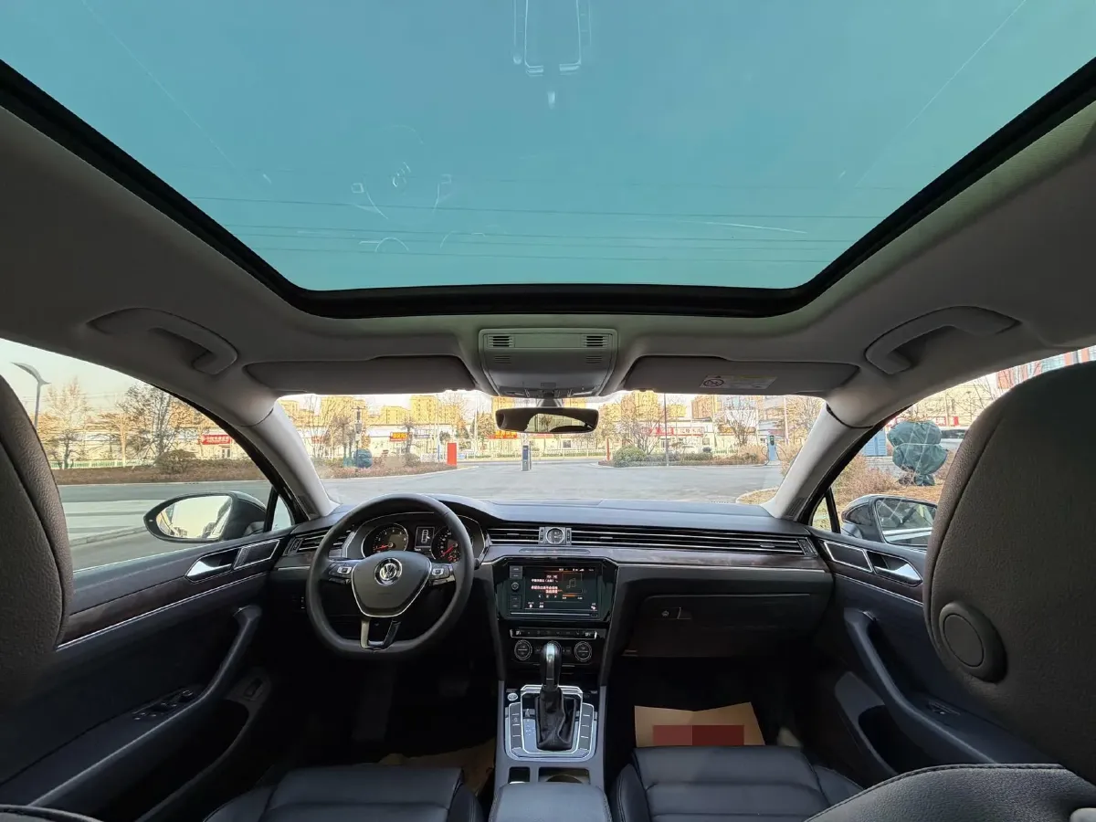 2019 Volkswagen Magotan 2.0T 186HP L4 7DCT,autocango,china used car exporter,china ev exporter,chinese used car exporter,chinese used ev exporter