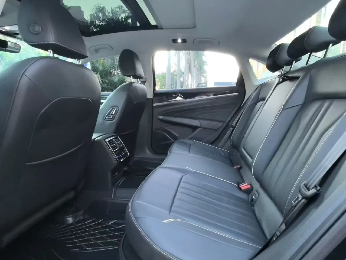 2023 Volkswagen Passat 2.0T 186HP L4 7DCT,autocango,china used car exporter,china ev exporter,chinese used car exporter,chinese used ev exporter