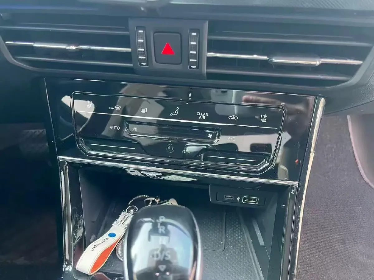 2023 Volkswagen Passat 2.0T 186HP L4 7DCT,autocango,china used car exporter,china ev exporter,chinese used car exporter,chinese used ev exporter