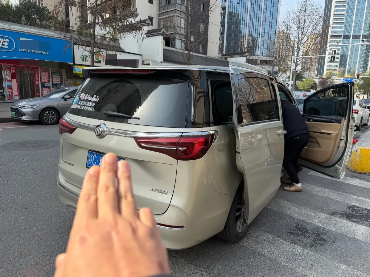 2021 Buick GL8 2.0T 237HP L4 9AT,autocango,china used car exporter,china ev exporter,chinese used car exporter,chinese used ev exporter