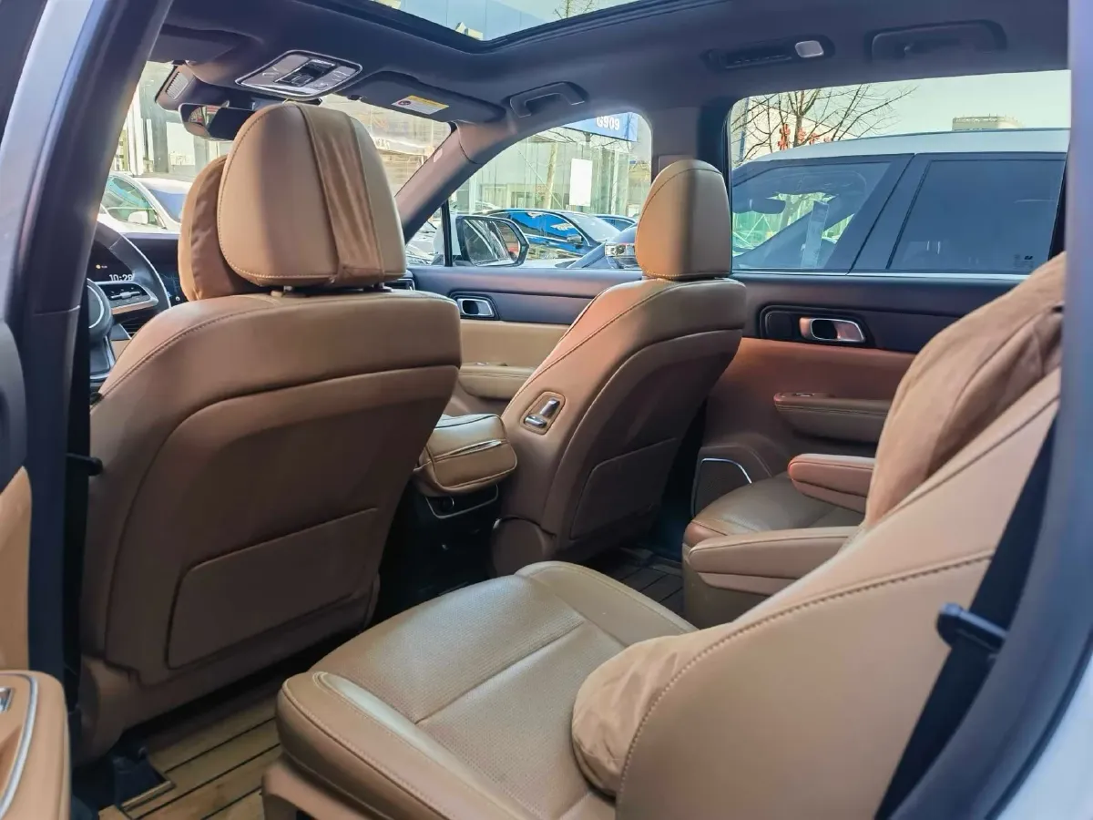 2021 Li ONE Range Extended 131HP REEV 40.5KWH,autocango,china used car exporter,china ev exporter,chinese used car exporter,chinese used ev exporter