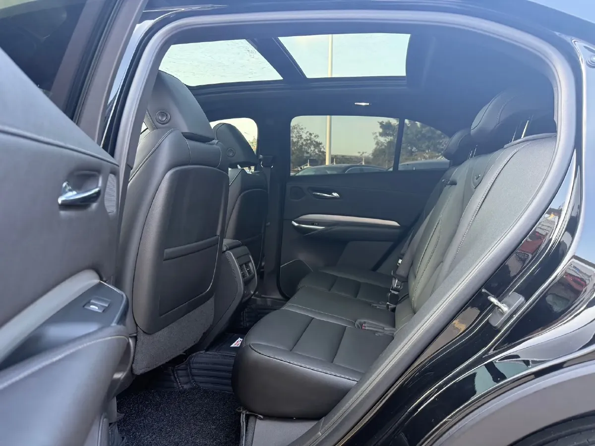 2020 Cadillac XT4 2.0T 241HP L4 9AT,autocango,china used car exporter,china ev exporter,chinese used car exporter,chinese used ev exporter