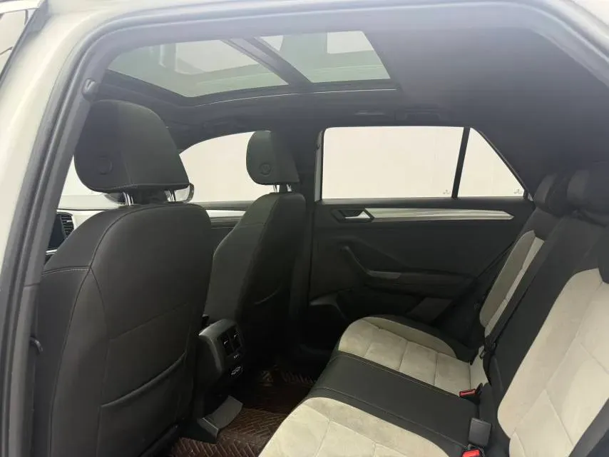 2021 Volkswagen T-Roc 1.4T 150HP L4 7DCT,autocango,china used car exporter,china ev exporter,chinese used car exporter,chinese used ev exporter