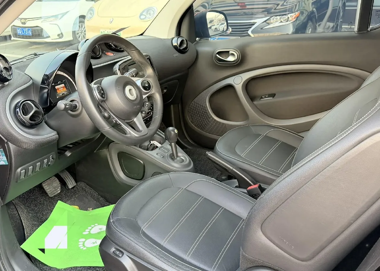 2019 Smart smart fortwo 0.9T 90HP L3 6DCT,autocango,china used car exporter,china ev exporter,chinese used car exporter,chinese used ev exporter