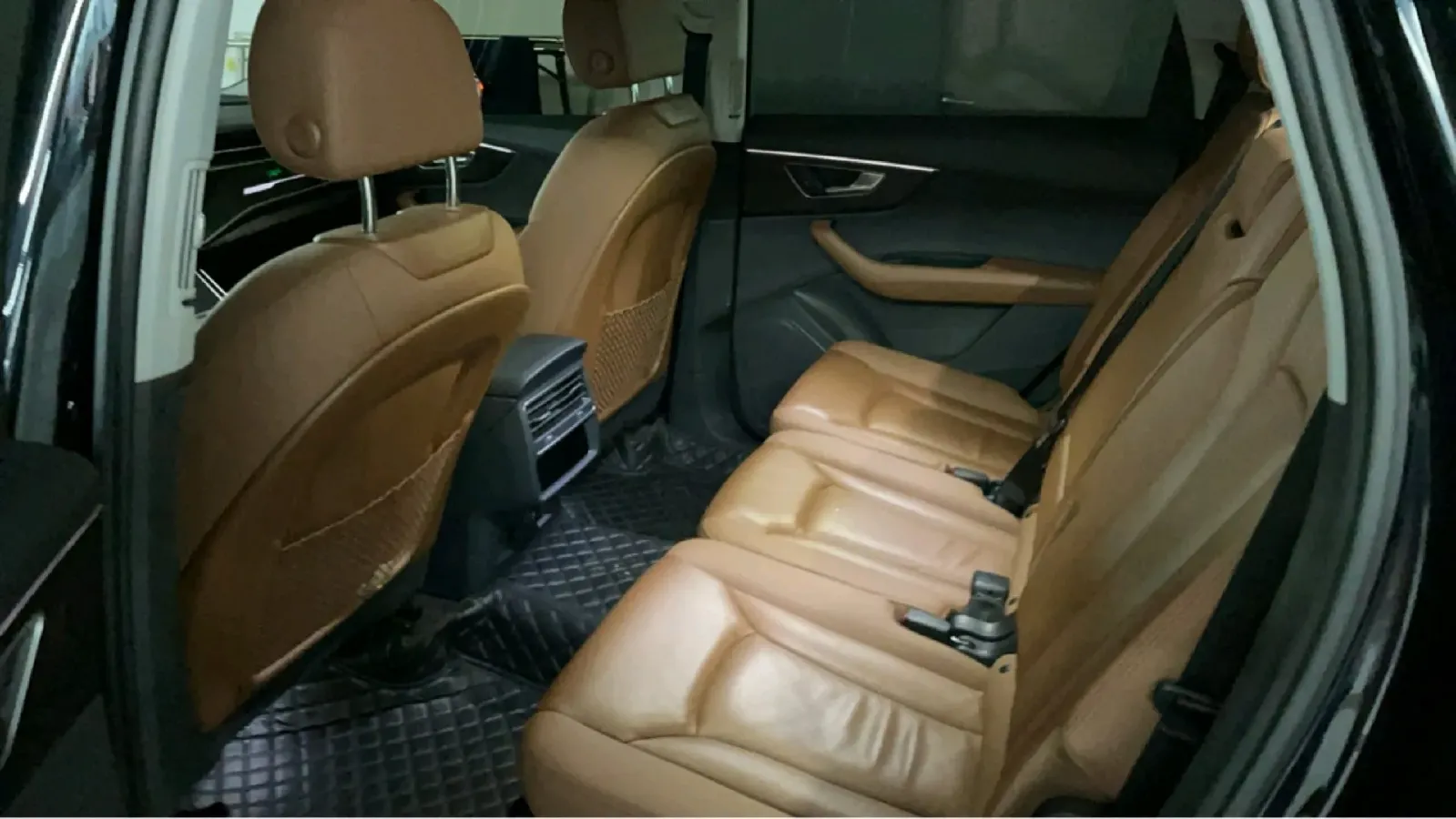 2023 Audi Q7 2.0T 265HP L4 8AT,autocango,china used car exporter,china ev exporter,chinese used car exporter,chinese used ev exporter