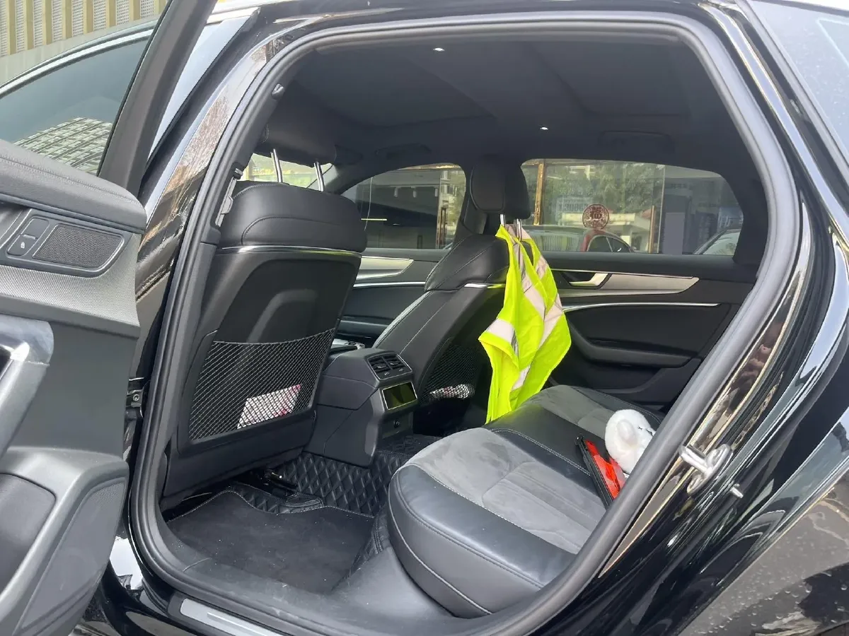 2021 Audi A6L 2.0T 224HP L4 7DCT,autocango,china used car exporter,china ev exporter,chinese used car exporter,chinese used ev exporter