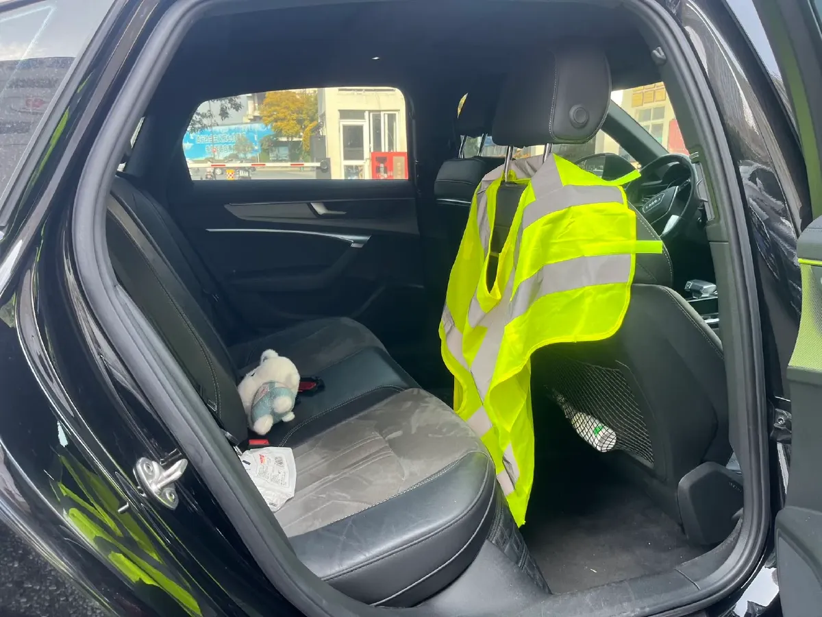 2021 Audi A6L 2.0T 224HP L4 7DCT,autocango,china used car exporter,china ev exporter,chinese used car exporter,chinese used ev exporter