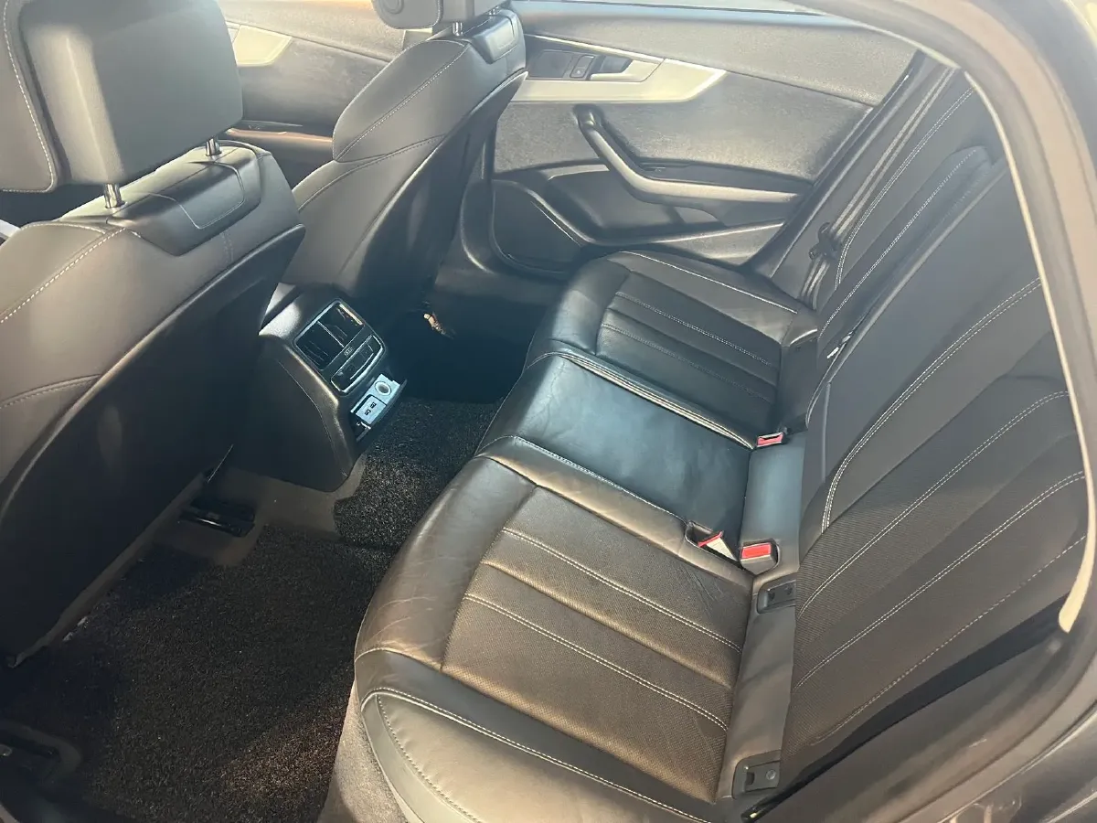 2020 Audi A4L 2.0T 150HP L4 7DCT,autocango,china used car exporter,china ev exporter,chinese used car exporter,chinese used ev exporter