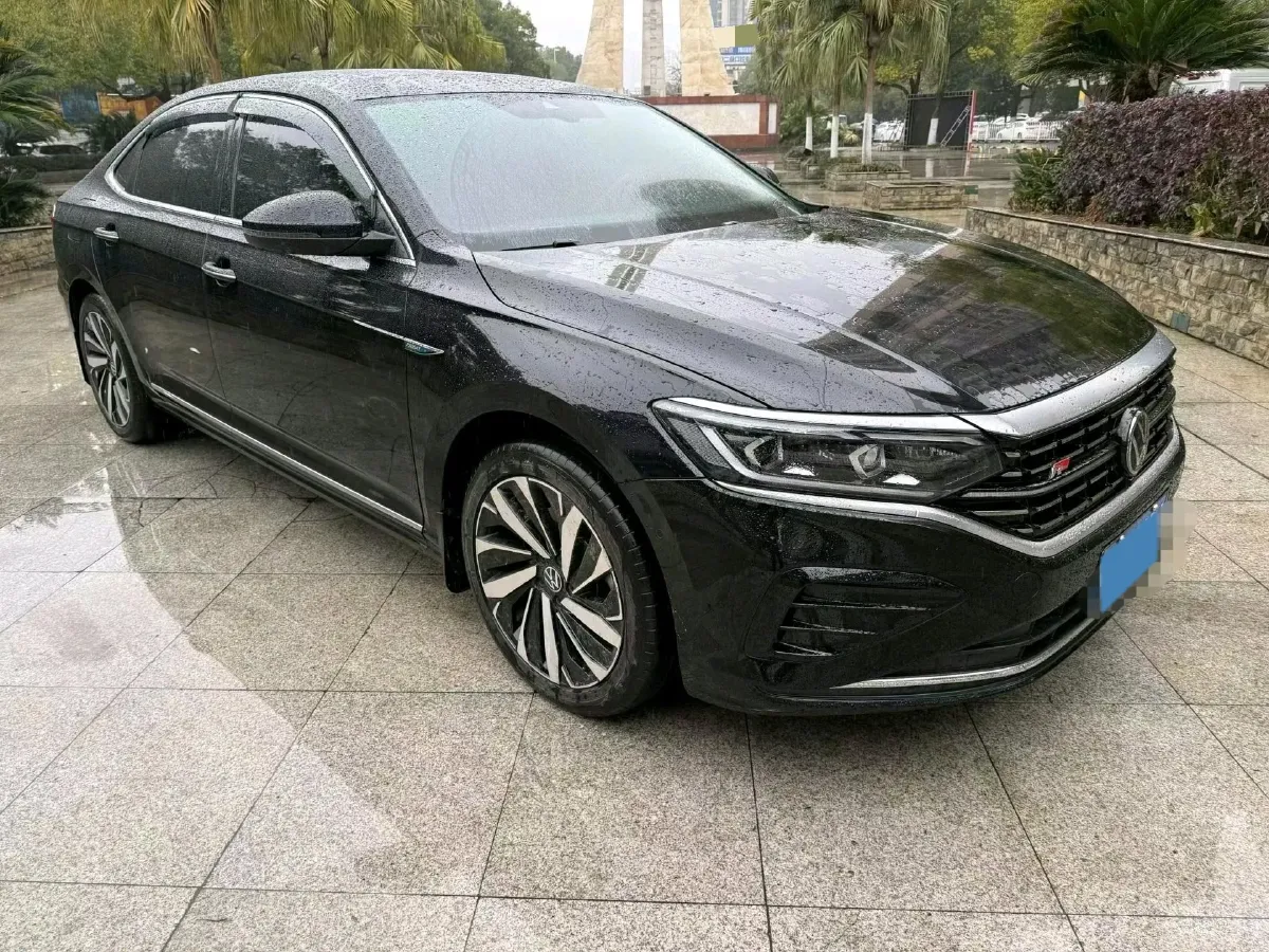 2024 Volkswagen Passat 2.0T 220HP L4 7DCT,autocango,china used car exporter,china ev exporter,chinese used car exporter,chinese used ev exporter