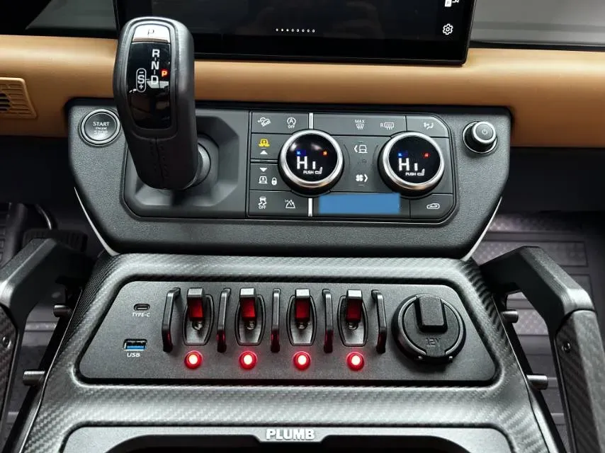 2023 Land Rover Defender 3.0T 400HP L6 8AT,autocango,china used car exporter,china ev exporter,chinese used car exporter,chinese used ev exporter