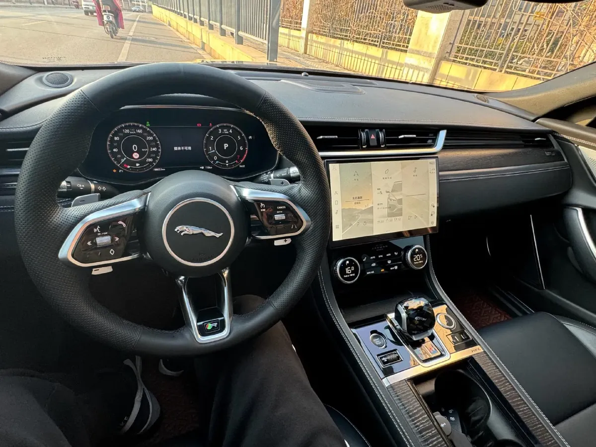 2021 Jaguar XFL 2.0T 250HP L4 8AT,autocango,china used car exporter,china ev exporter,chinese used car exporter,chinese used ev exporter