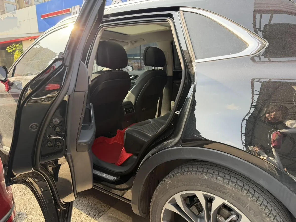 2022 HongQi HS5 2.0T 224HP L4 6AT,autocango,china used car exporter,china ev exporter,chinese used car exporter,chinese used ev exporter