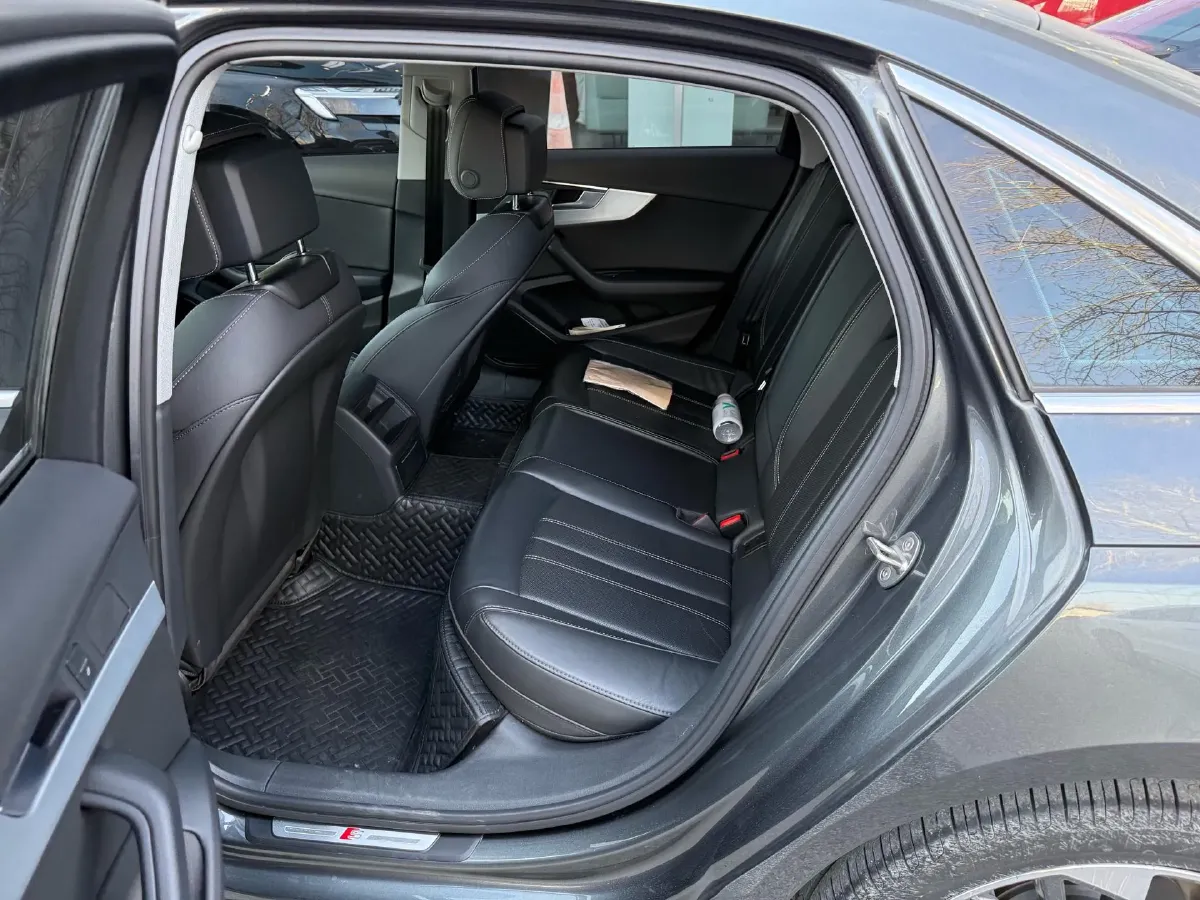 2022 Audi A4L 2.0T 150HP L4 7DCT,autocango,china used car exporter,china ev exporter,chinese used car exporter,chinese used ev exporter