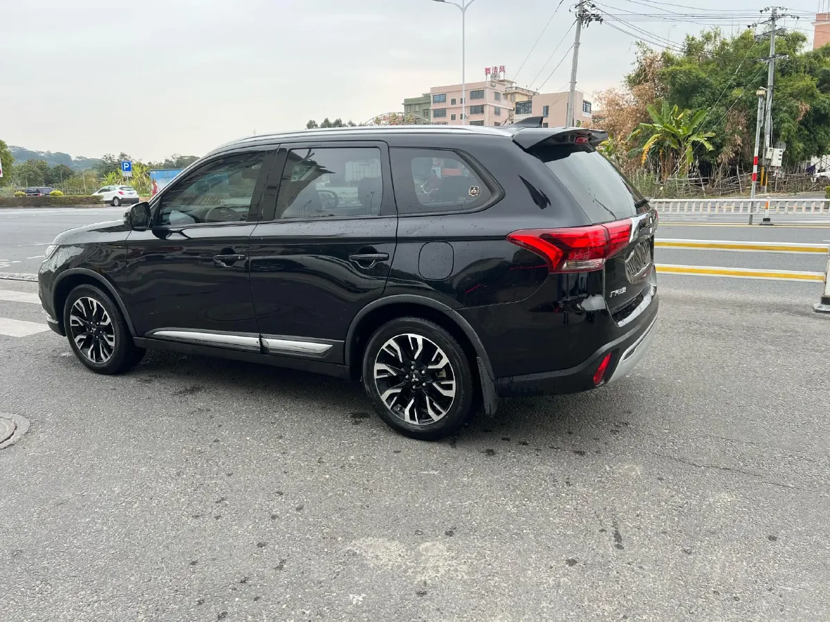2020 Mitsubishi Outlander 2.0L 166HP L4 CVT,autocango,china used car exporter,china ev exporter,chinese used car exporter,chinese used ev exporter