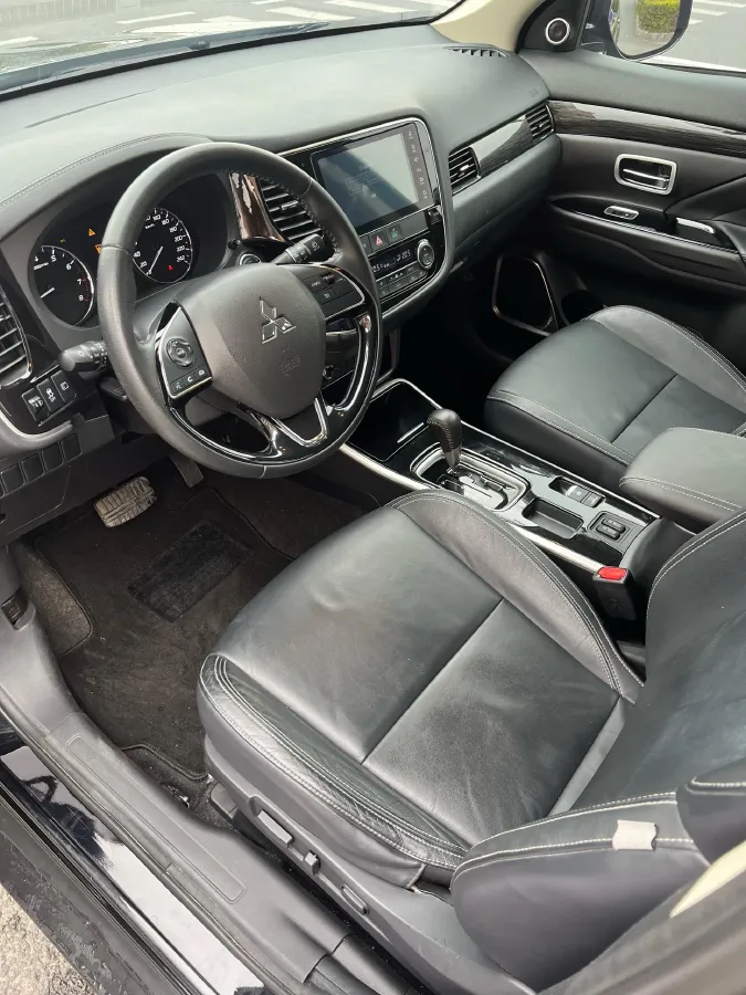 2020 Mitsubishi Outlander 2.0L 166HP L4 CVT,autocango,china used car exporter,china ev exporter,chinese used car exporter,chinese used ev exporter