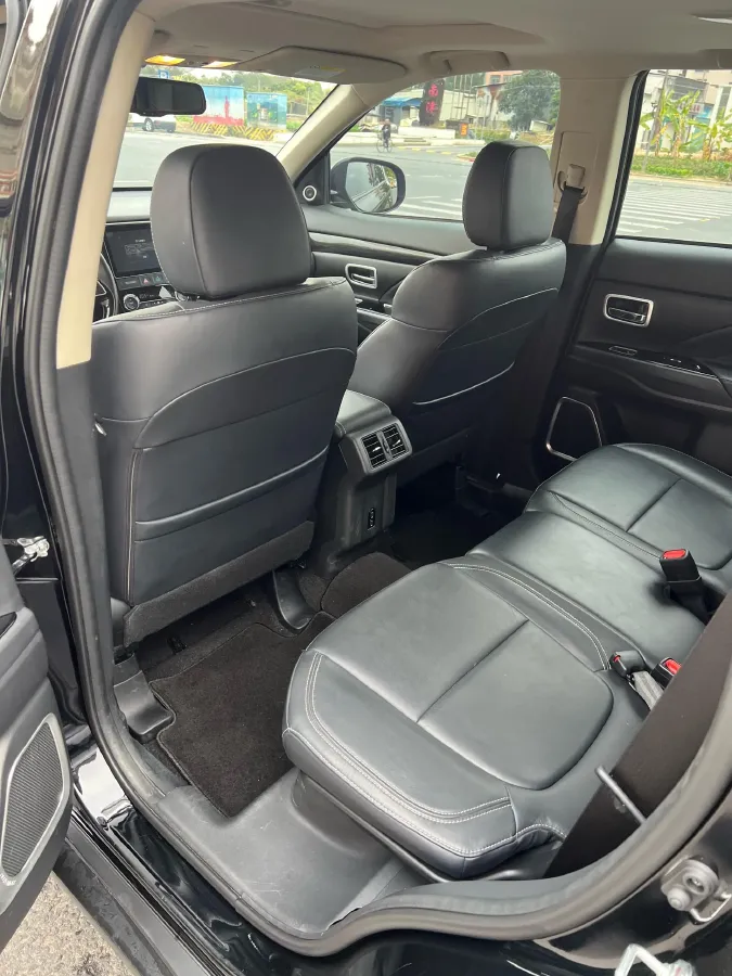 2020 Mitsubishi Outlander 2.0L 166HP L4 CVT,autocango,china used car exporter,china ev exporter,chinese used car exporter,chinese used ev exporter