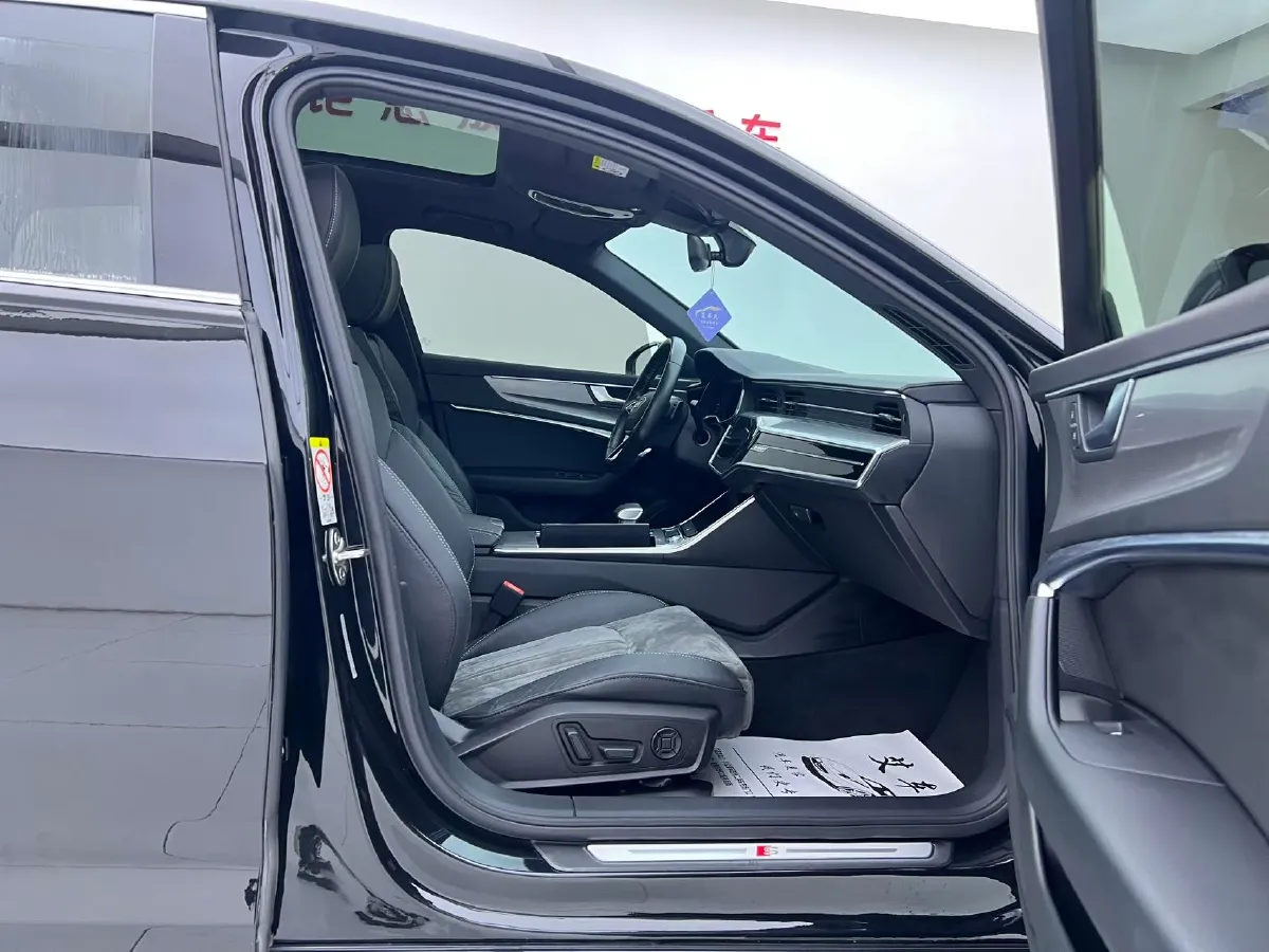 2020 Audi A6L 2.0T 190HP L4 7DCT,autocango,china used car exporter,china ev exporter,chinese used car exporter,chinese used ev exporter