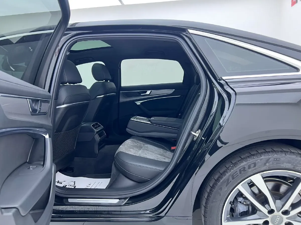 2020 Audi A6L 2.0T 190HP L4 7DCT,autocango,china used car exporter,china ev exporter,chinese used car exporter,chinese used ev exporter