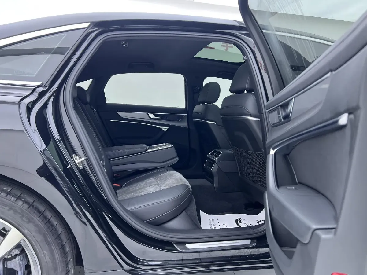 2020 Audi A6L 2.0T 190HP L4 7DCT,autocango,china used car exporter,china ev exporter,chinese used car exporter,chinese used ev exporter