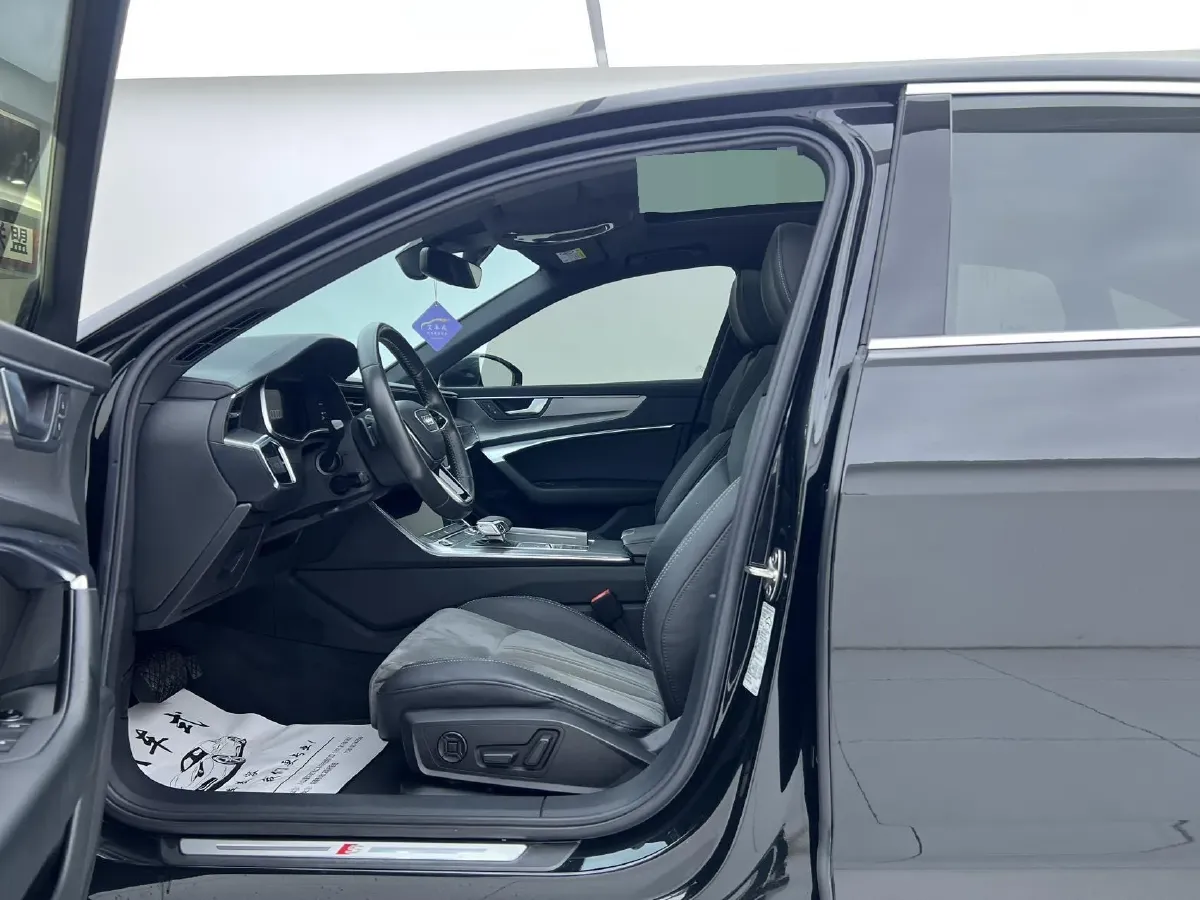 2020 Audi A6L 2.0T 190HP L4 7DCT,autocango,china used car exporter,china ev exporter,chinese used car exporter,chinese used ev exporter