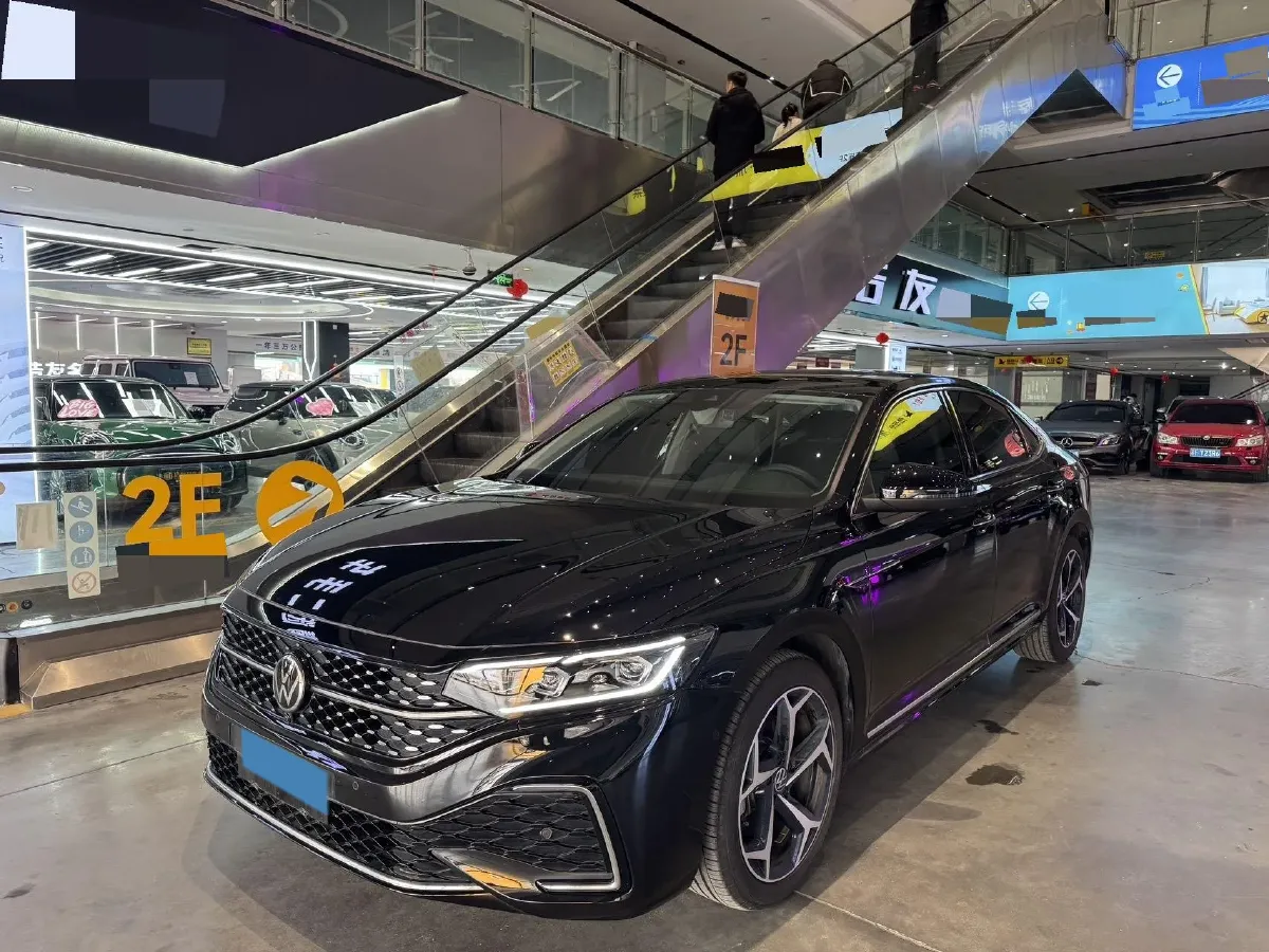 2024 Volkswagen Passat 2.0T 220HP L4 7DCT,autocango,china used car exporter,china ev exporter,chinese used car exporter,chinese used ev exporter