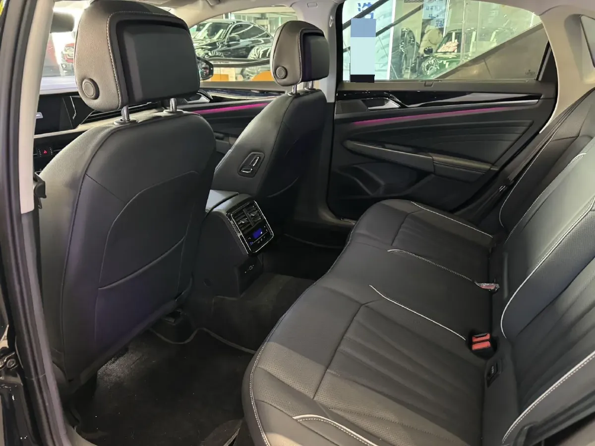 2024 Volkswagen Passat 2.0T 220HP L4 7DCT,autocango,china used car exporter,china ev exporter,chinese used car exporter,chinese used ev exporter