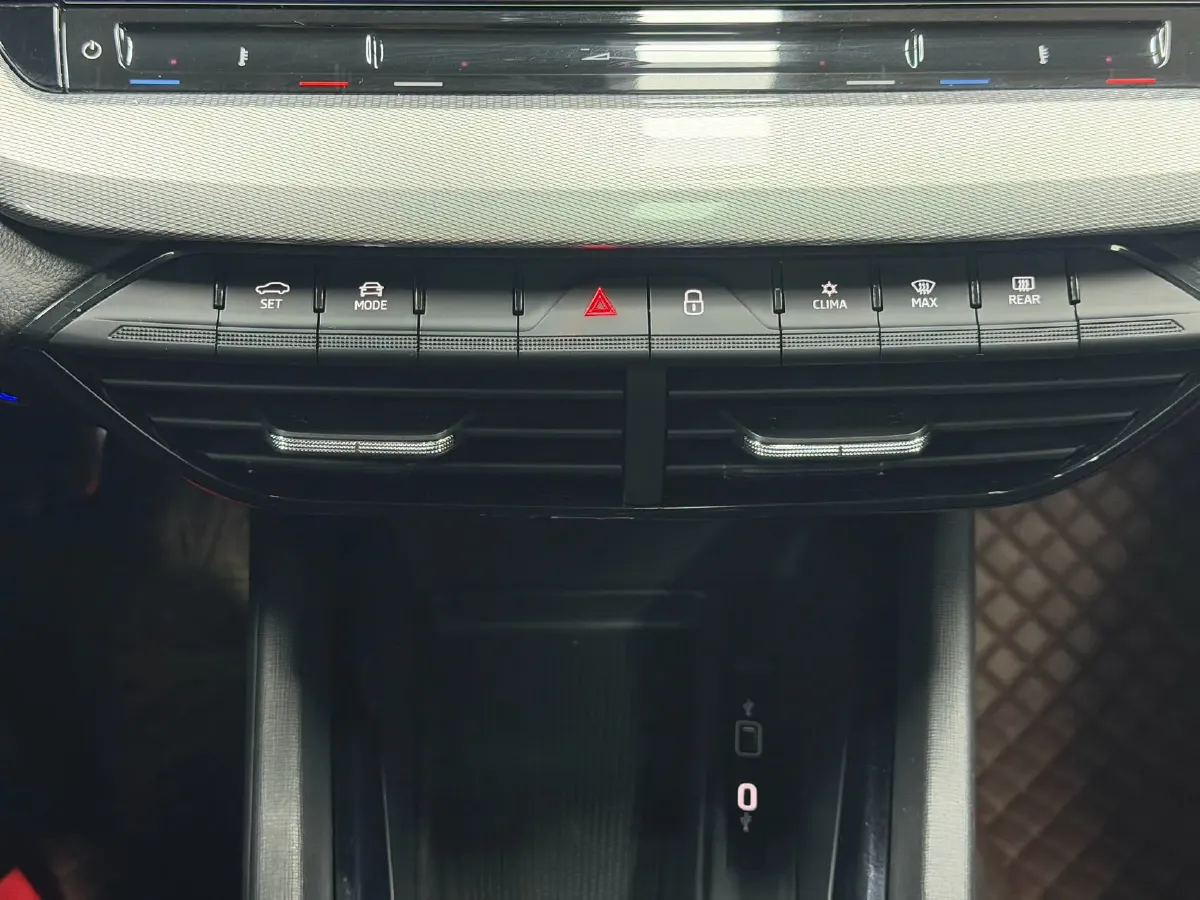 2022 Skoda Octavia 1.4T 150HP L4 7DCT,autocango,china used car exporter,china ev exporter,chinese used car exporter,chinese used ev exporter