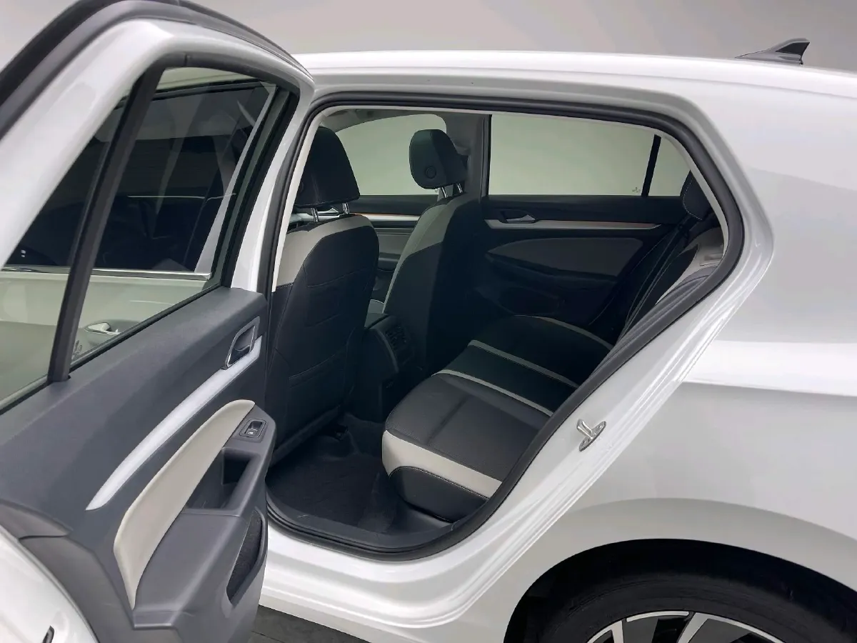 2024 Volkswagen Golf 1.4T 150HP L4 7DCT,autocango,china used car exporter,china ev exporter,chinese used car exporter,chinese used ev exporter