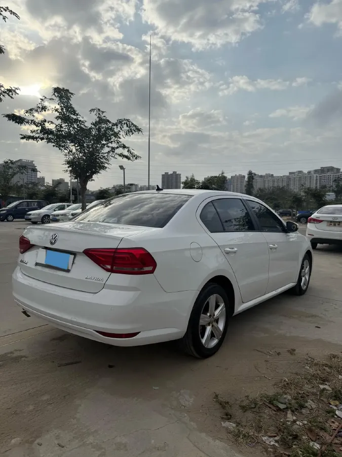 2017 Volkswagen Lavida 1.6L 110HP L4 6AT,autocango,china used car exporter,china ev exporter,chinese used car exporter,chinese used ev exporter