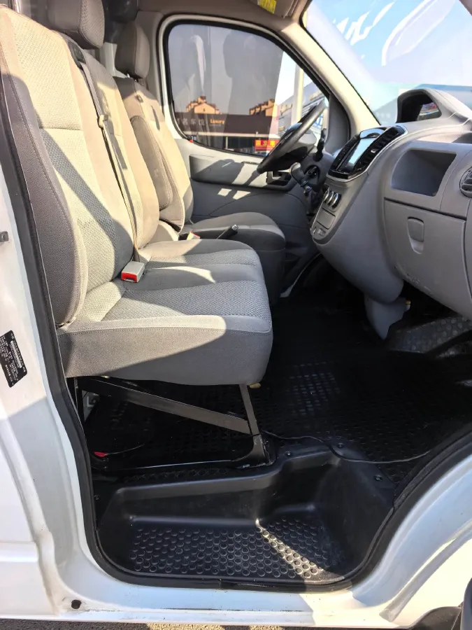 2021 MAXUS XinTu V80 2.0T 139HP L4 6MT,autocango,china used car exporter,china ev exporter,chinese used car exporter,chinese used ev exporter