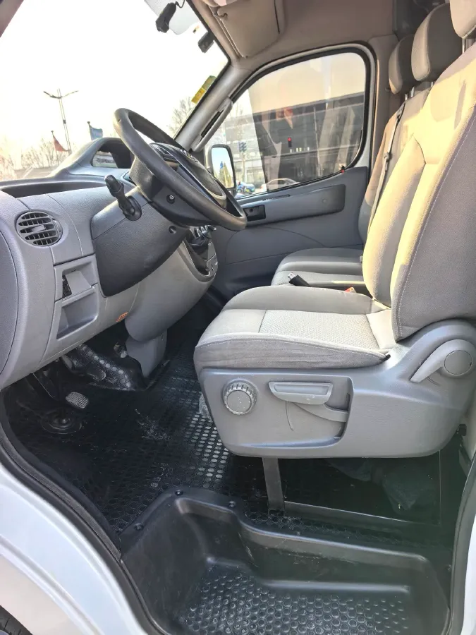 2021 MAXUS XinTu V80 2.0T 139HP L4 6MT,autocango,china used car exporter,china ev exporter,chinese used car exporter,chinese used ev exporter