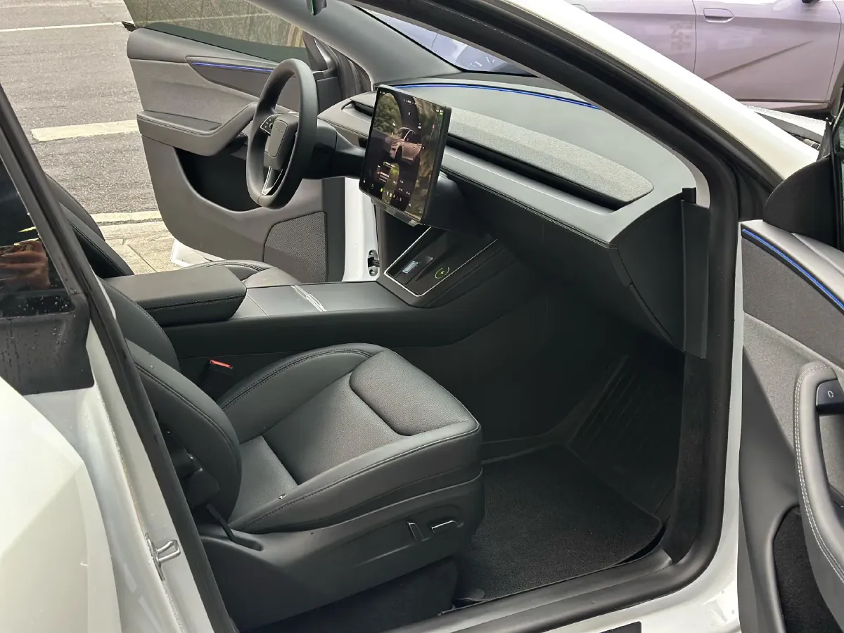 2024 Iveco OuSheng BEV 77.28KWH,autocango,china used car exporter,china ev exporter,chinese used car exporter,chinese used ev exporter