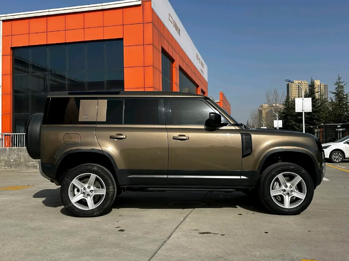 2020 Land Rover Defender 3.0T 400HP L6 8AT,autocango,china used car exporter,china ev exporter,chinese used car exporter,chinese used ev exporter