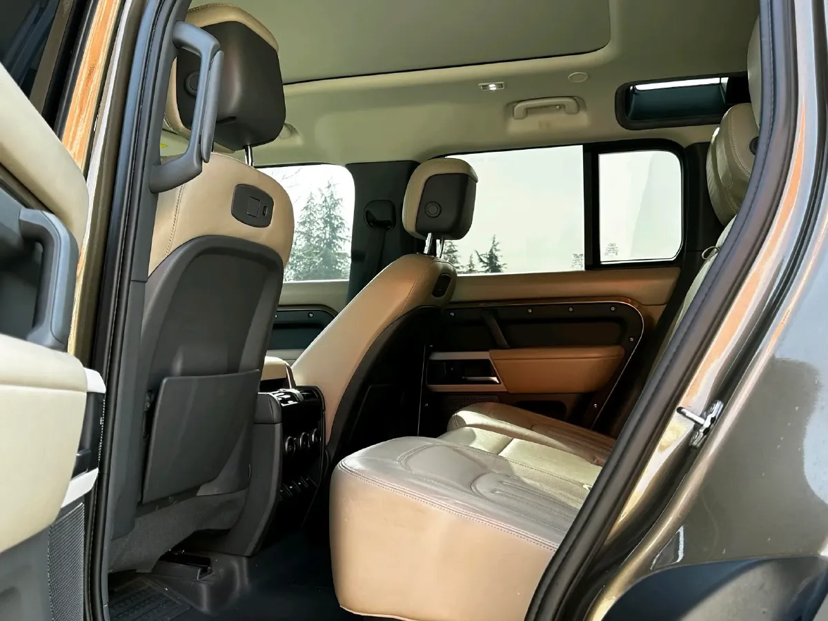 2020 Land Rover Defender 3.0T 400HP L6 8AT,autocango,china used car exporter,china ev exporter,chinese used car exporter,chinese used ev exporter